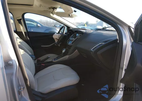 2018 Ford Focus Titanium from USA, damaged, VIN 1FADP3J20JL283357